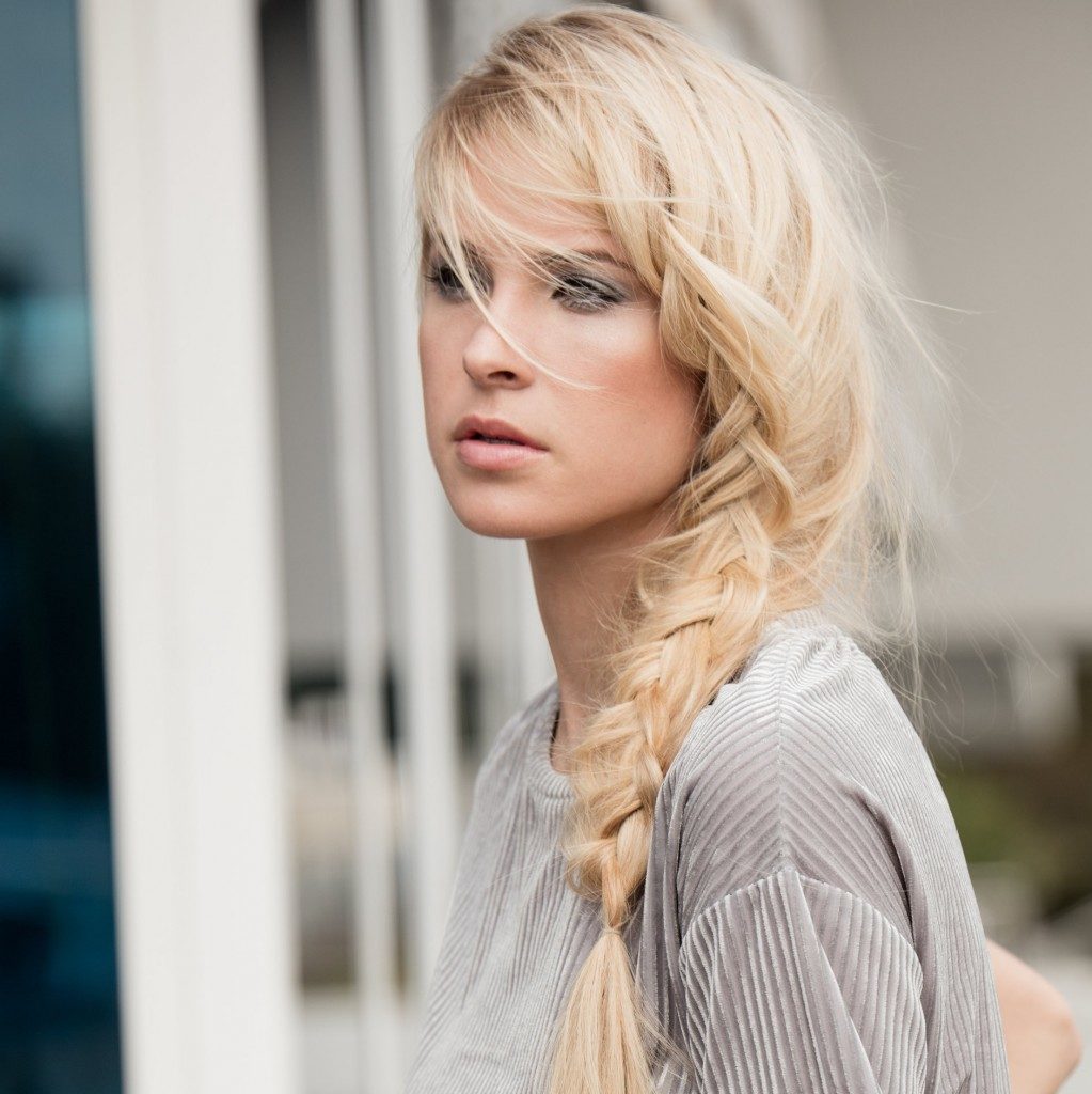 capelli umidità treccia laterale